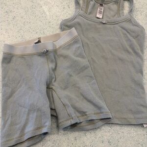 SKIMS Kids Light Gray/Green Two-Piece Pajama Sleep Set size 5